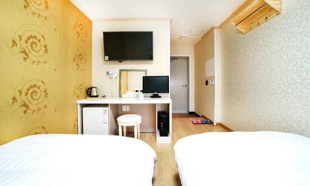 Tamragio Residence Hotel Jeju Exterior photo