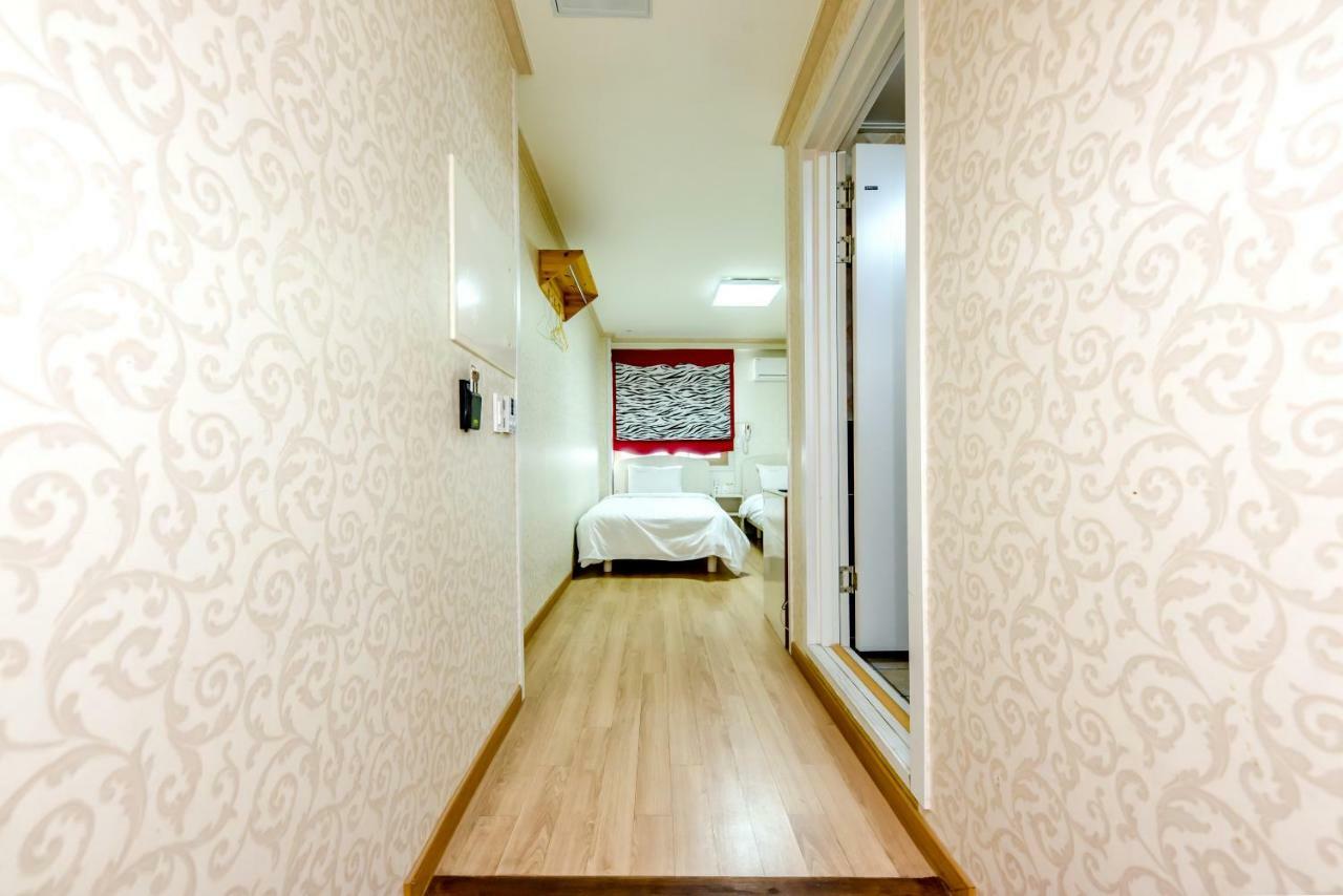 Tamragio Residence Hotel Jeju Exterior photo
